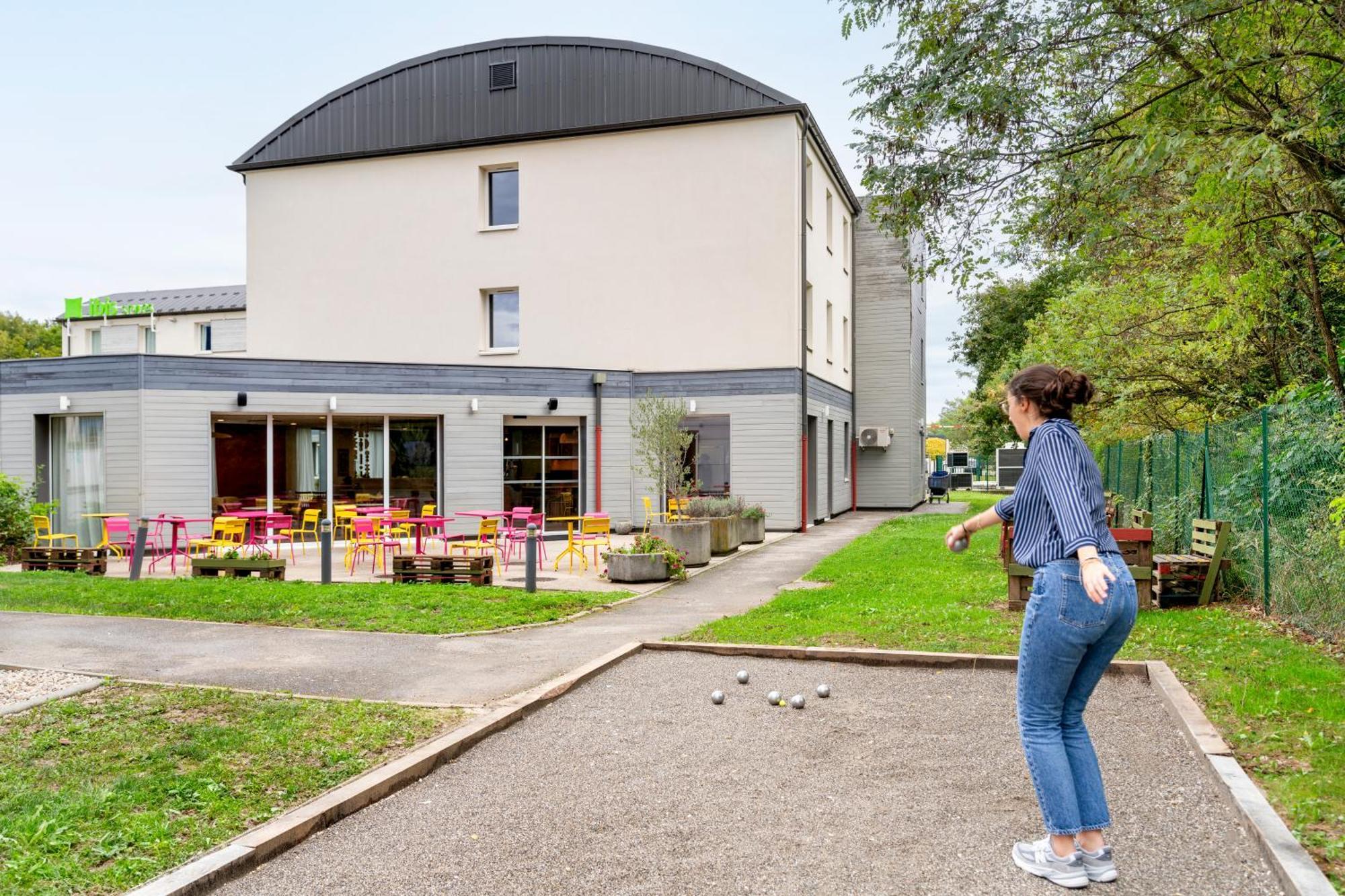 Ibis Styles Prevessin Geneve Aeroport Prévessin Exterior foto